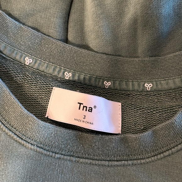 Aritzia TNA Cropped Sweatshirt - Picture 2 of 4
